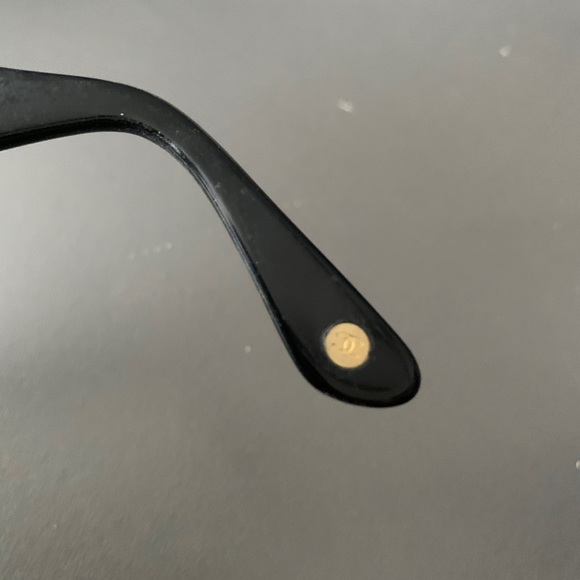Vintage Chanel quilted sunglasses. - Picture 6 of 10
